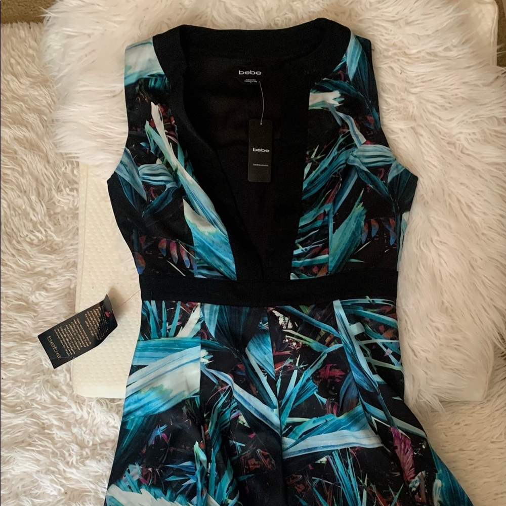 Short dress ( size 8) brand new. Brand : bebe